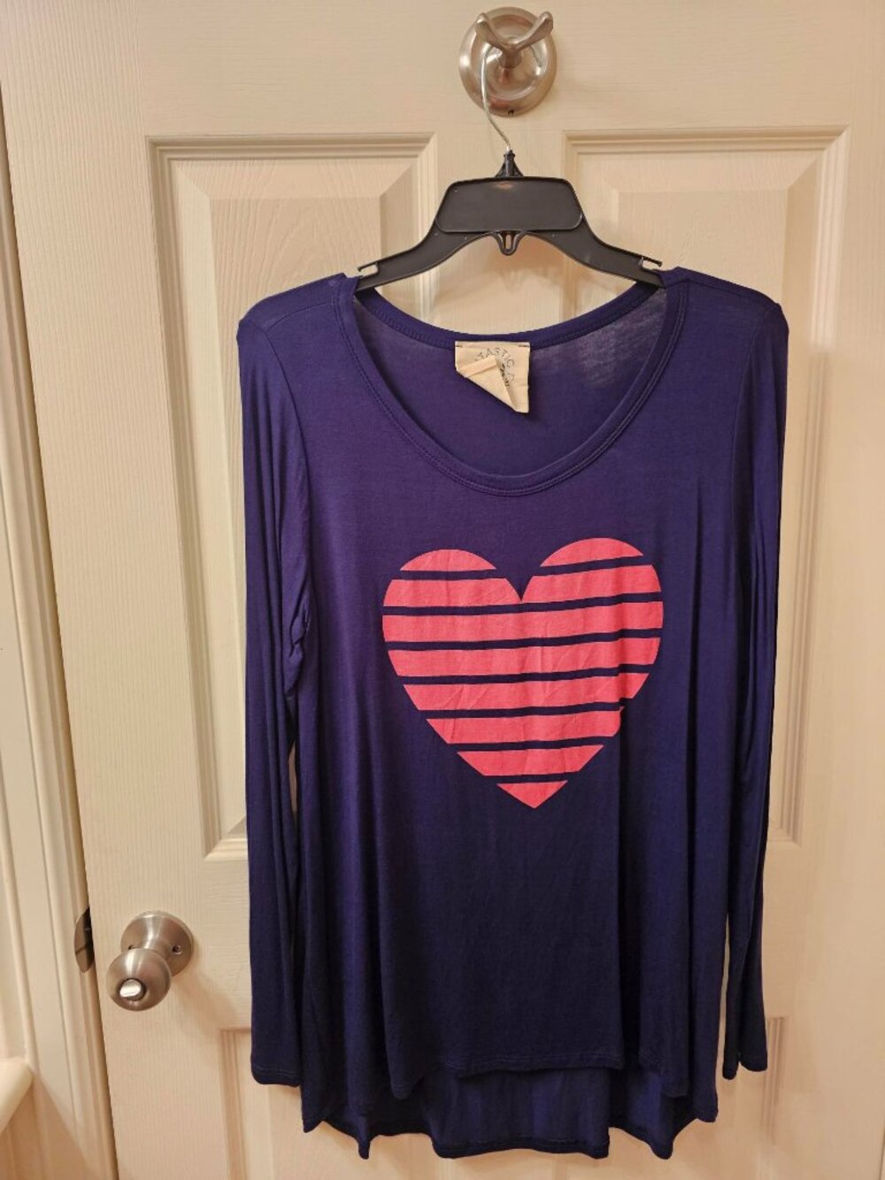 NWOT Fantastic Fawn Medium Navy Long Sleeve Blouse w / Heart
